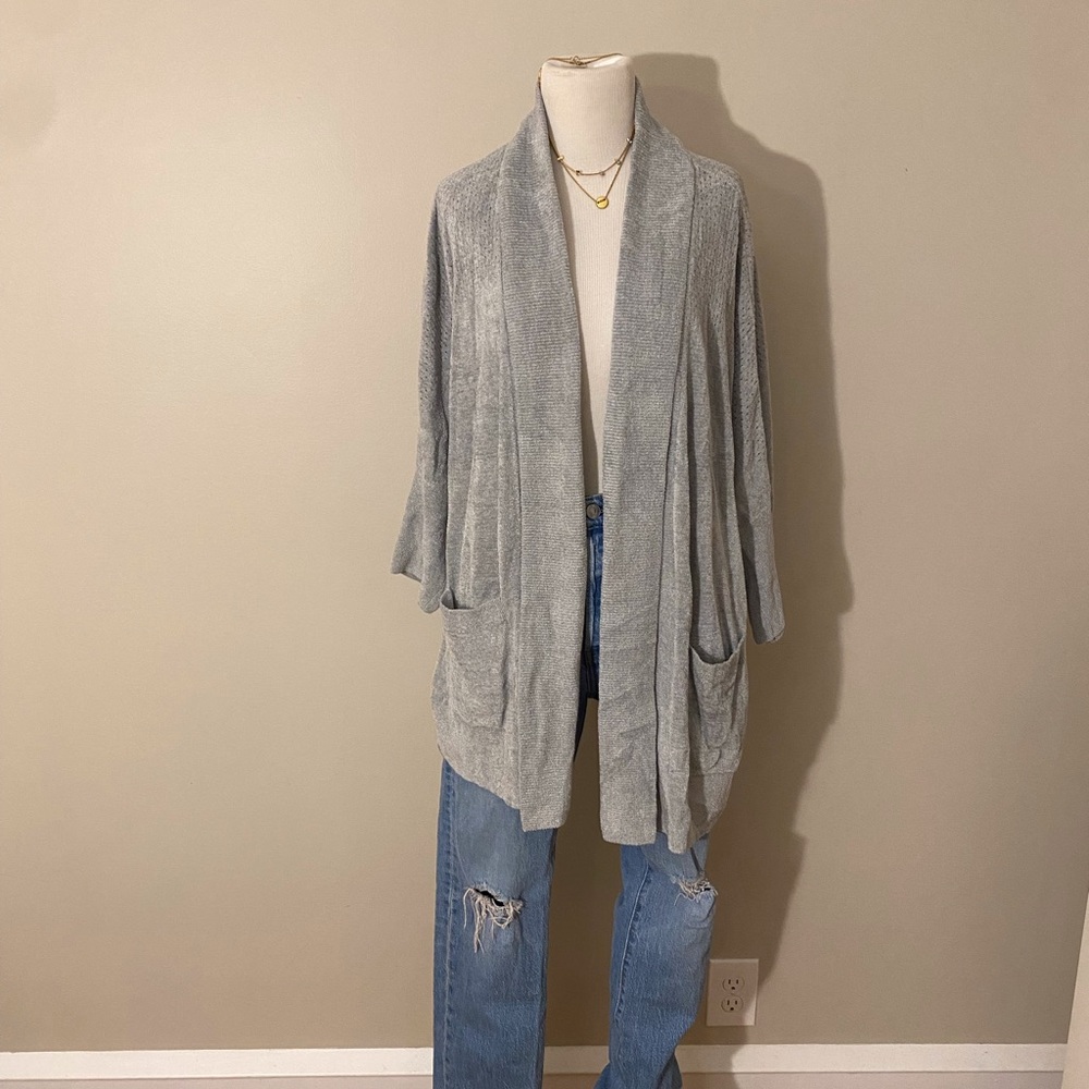 Barefoot dreams cozychic ultra lite with gray. 3/4 sleeve. Front pockets Size XL